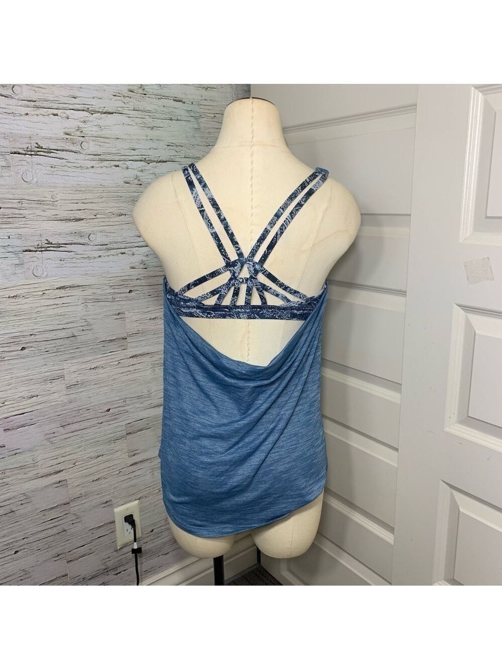 Lululemon Tank Top Lot Of 2 Sz 4 Blue Red Built In Bra Racerback Camisole Sport - Picture 8 of 16